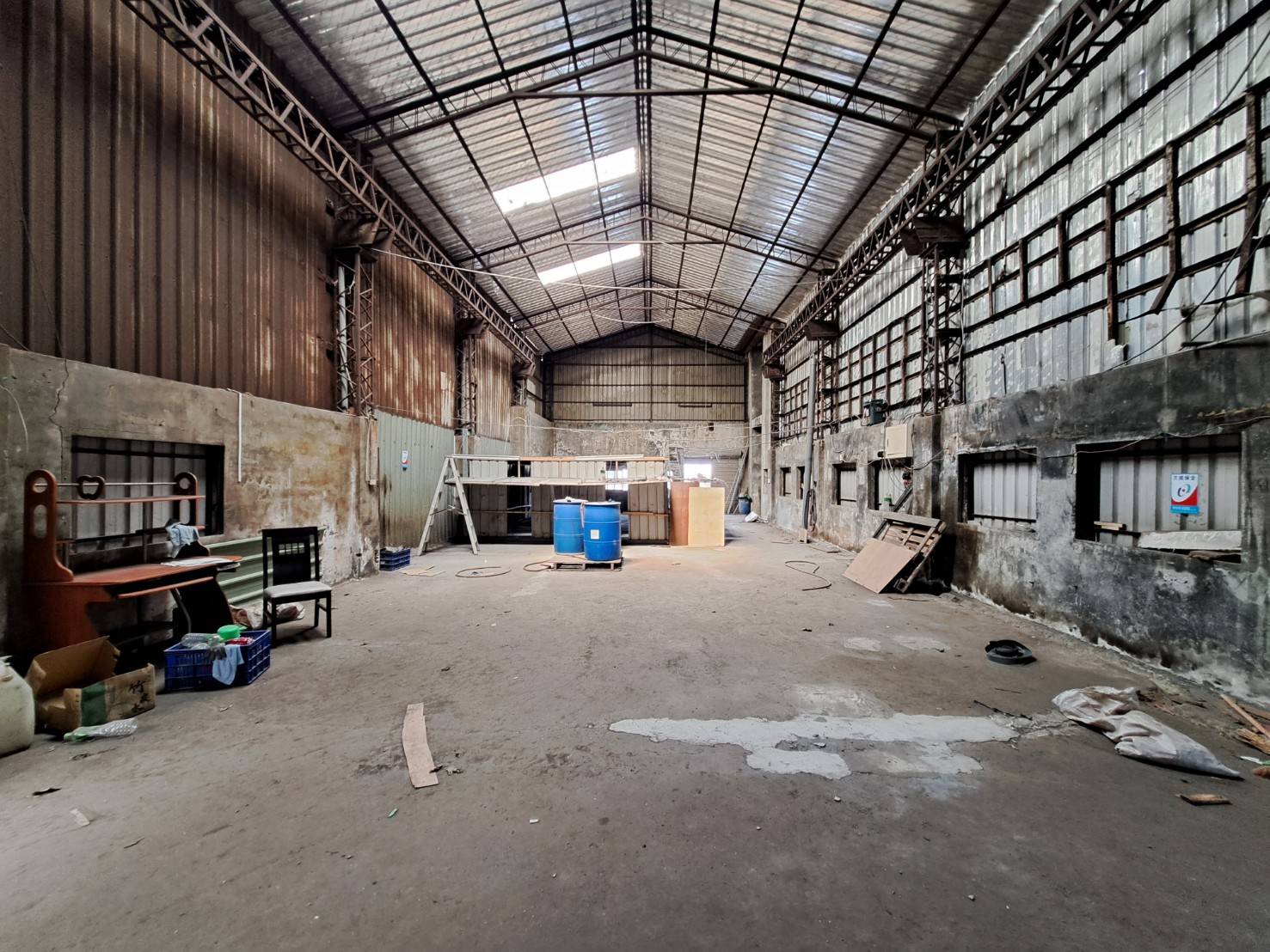 近家樂福甲建廠房0987-092686蔡逸蓁
