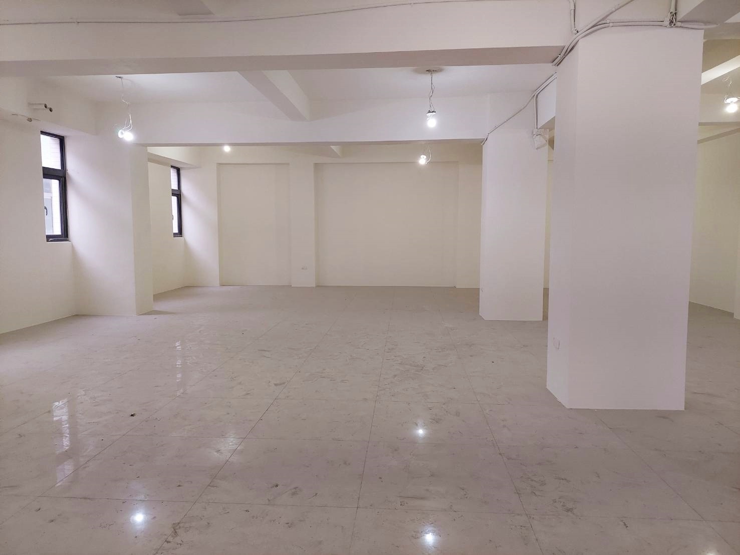 建工路三角窗店面
