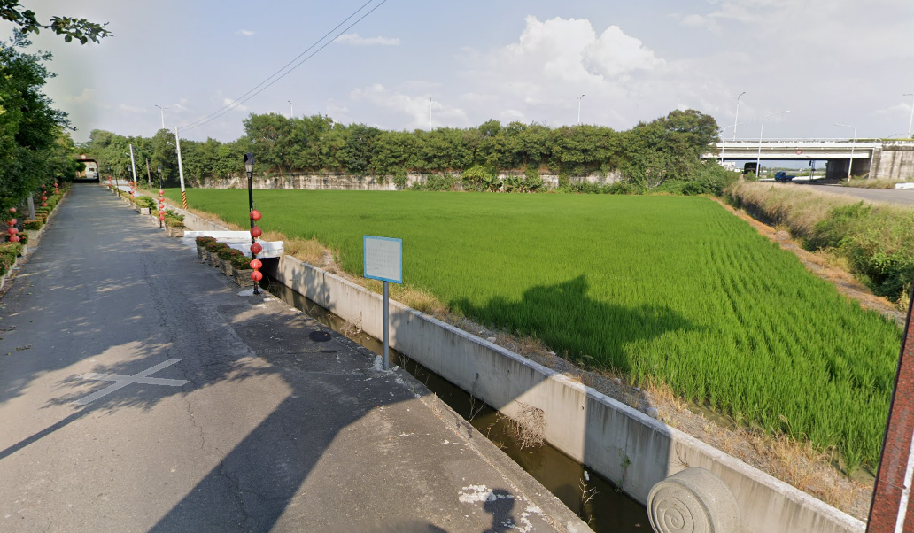 溪州大橋旁雙面路美田