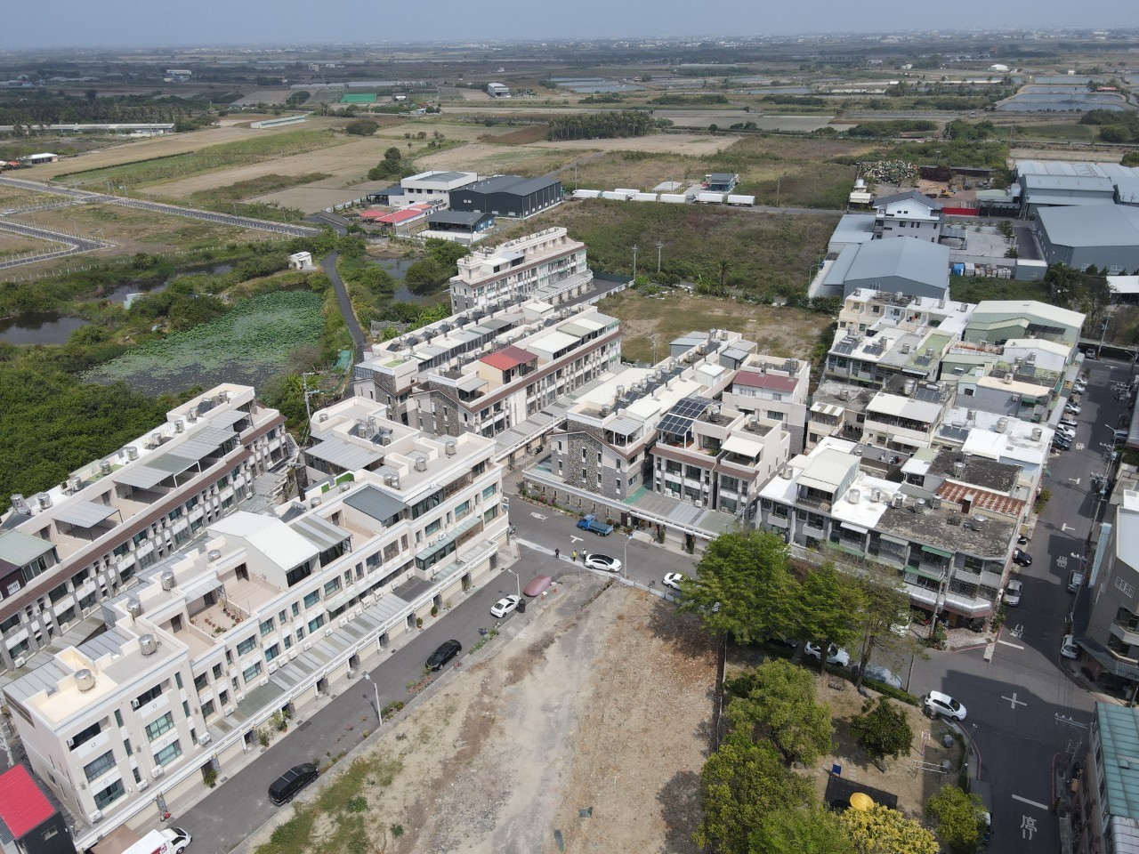 兒童公園用地~~三面臨路解編建地~~