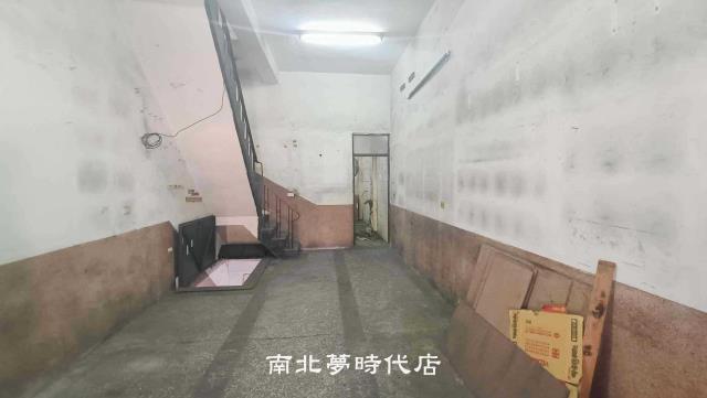 民族二路正路面金賺店住