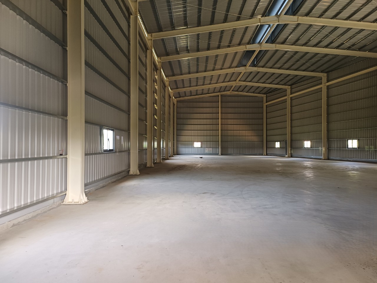 蘆竹20米路旁/挑高9米/鋼構廠房 •    桃園廠房工業地買賣/建地/徵收農地/廠房出租