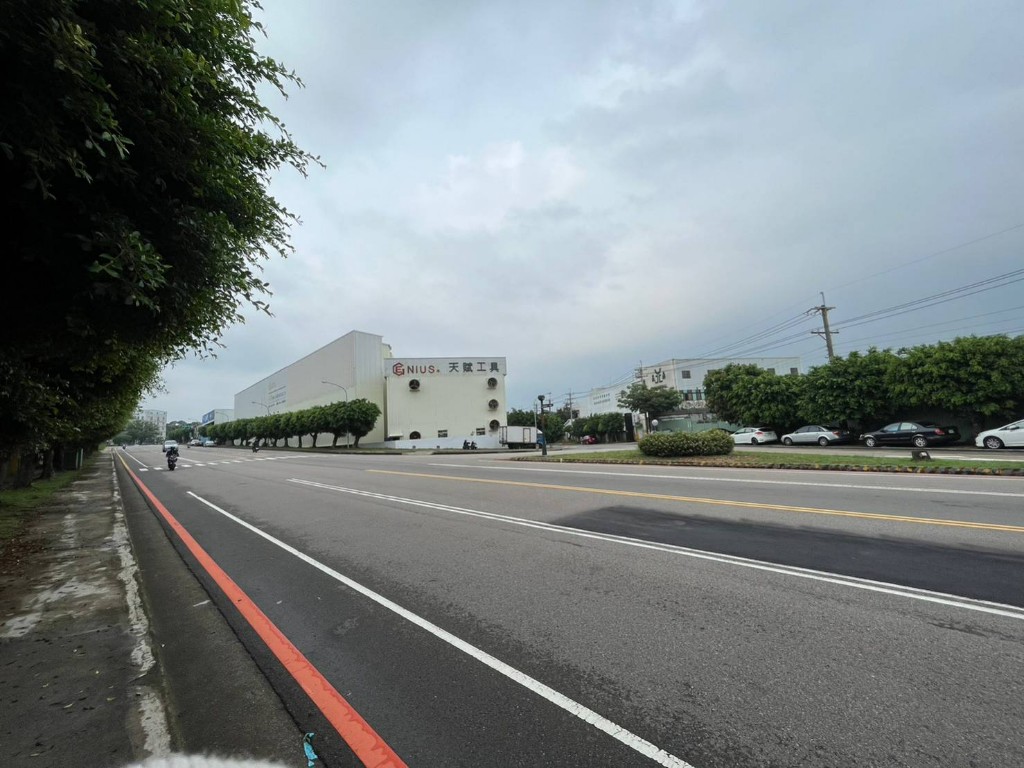 台中工業區/獨立廠/天車廠房(可廠登) •    台中廠房工業地買賣/建地/徵收農地/廠房出租