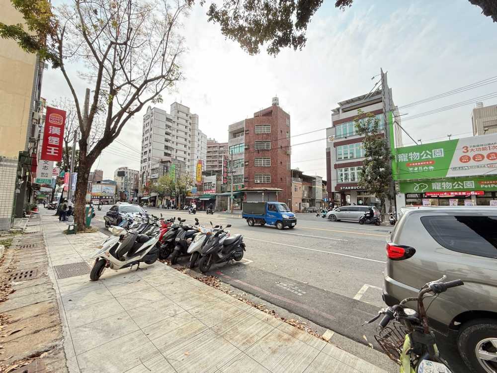 楠梓火車站第一排/楠梓新路/方正發財建地