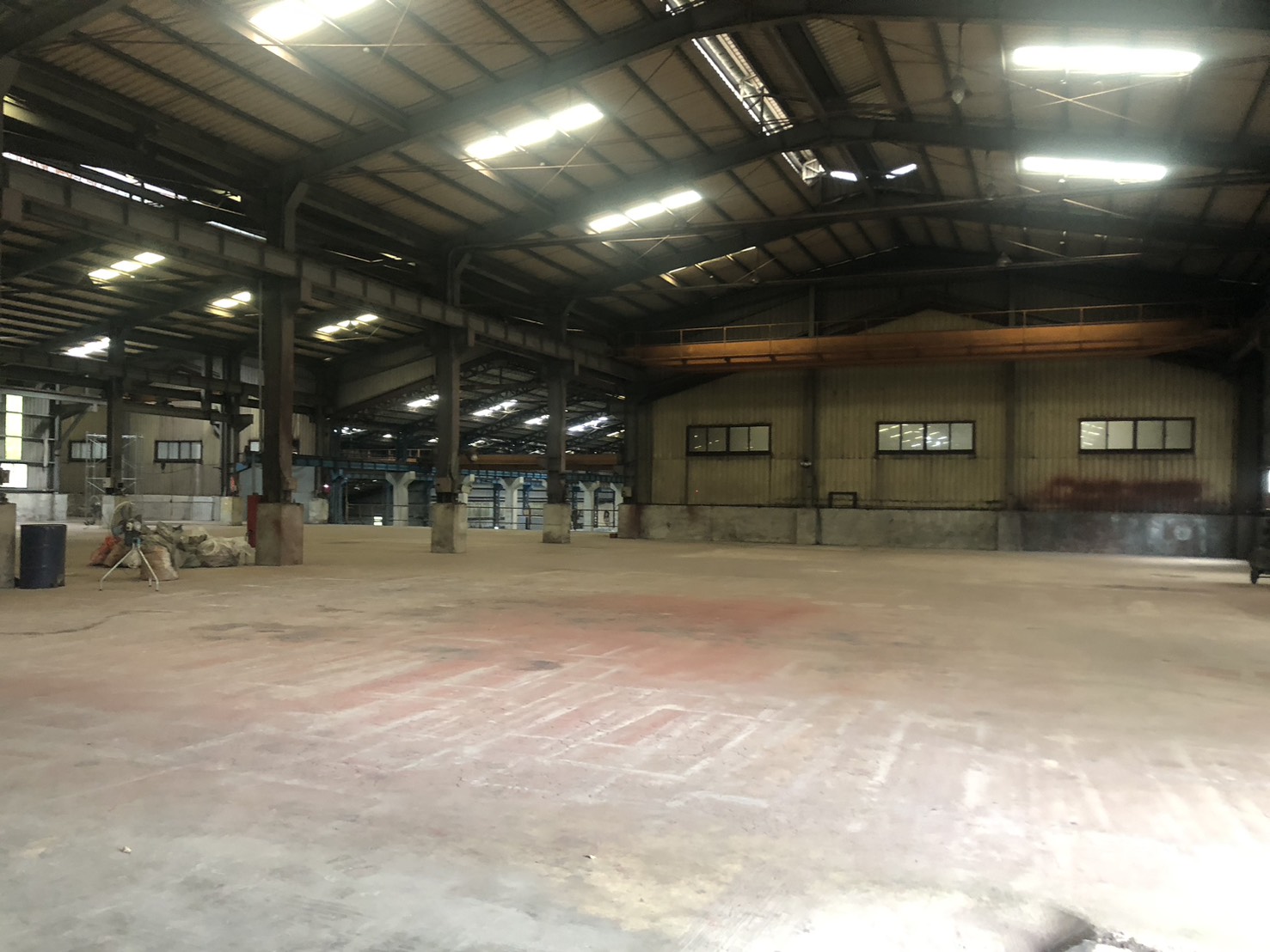 林口交流道/挑高9米/天車廠房 •    桃園廠房工業地買賣/建地/徵收農地/廠房出租