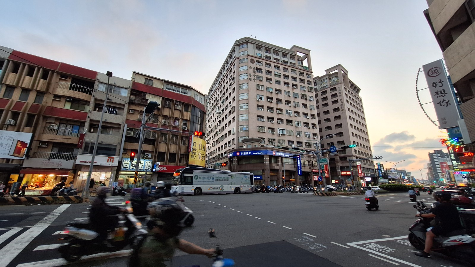 永康中華路金鑽商業店霸