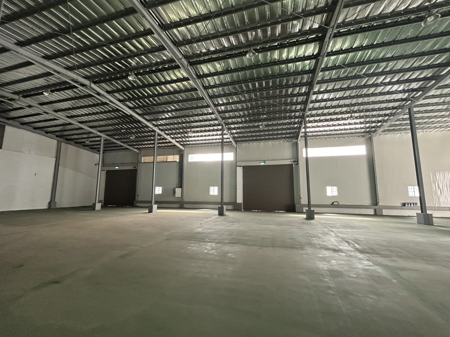 香山/挑高6.5米/可廠登/工業廠房 •    新竹廠房工業地買賣/建地/徵收農地/廠房出租