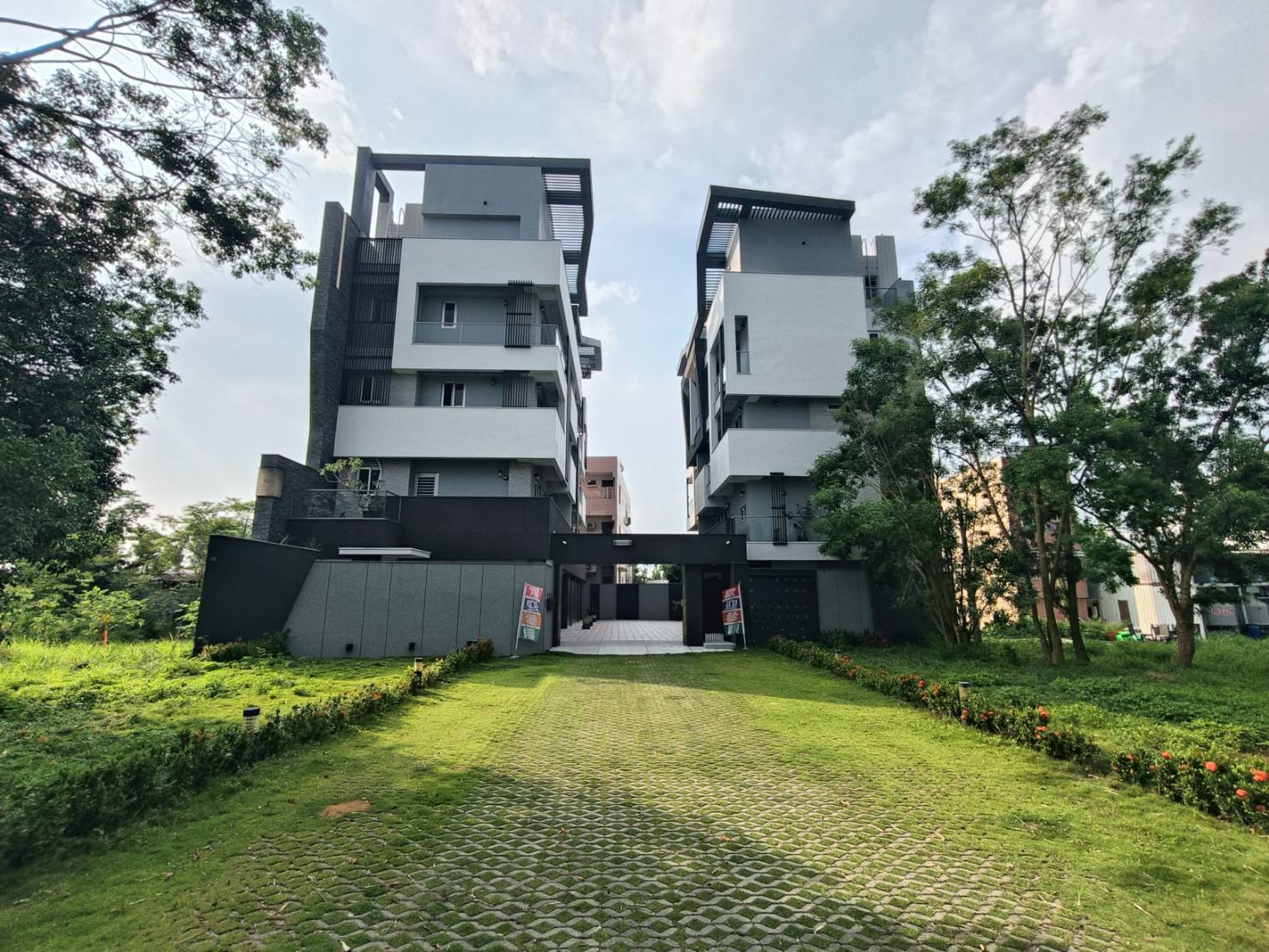 仁義潭景觀全新別墅 三大戶出售 更多詳細點開內文!