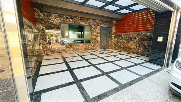 大里全新大面寬電梯別墅