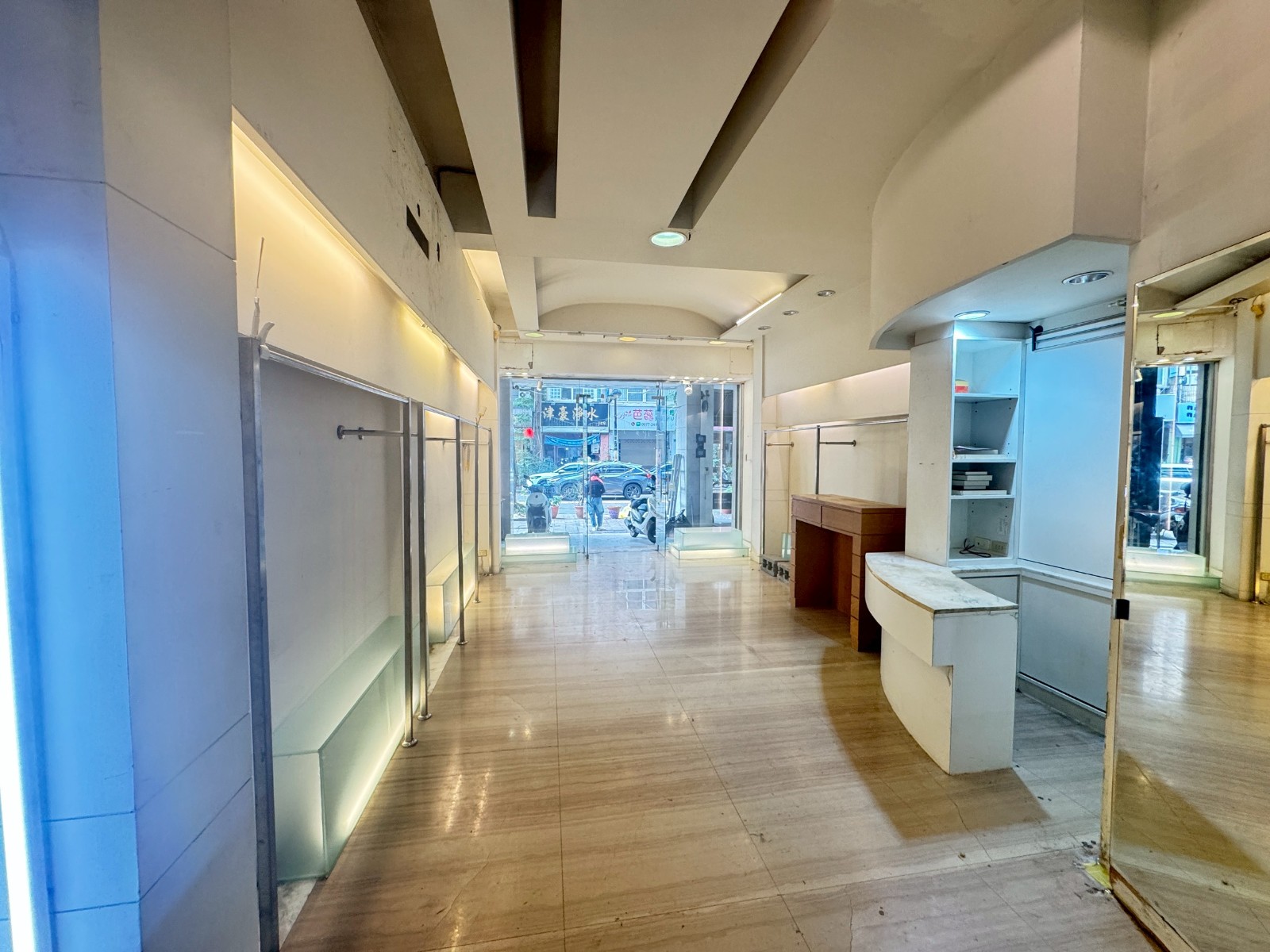 大隆路商圈透店(1樓+地下室)