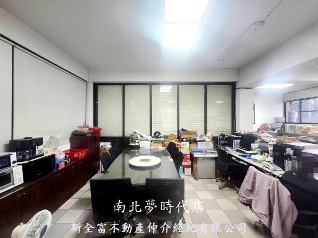 南區~新仁路-安平工業區大面寬地８９９坪廠辦-洽0916-275-145 蔡銘勳