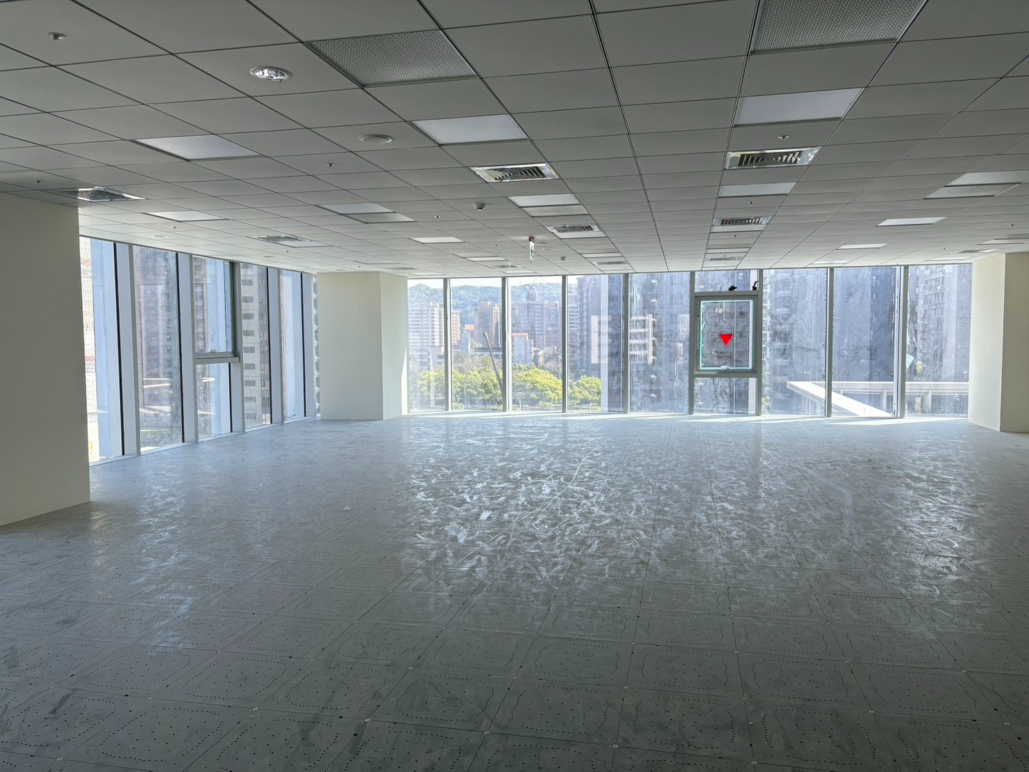 桃園小檜溪全新商業大樓~整層出租 &bull;    桃園廠房買賣/工業地/建地/徵收農地/廠房出租