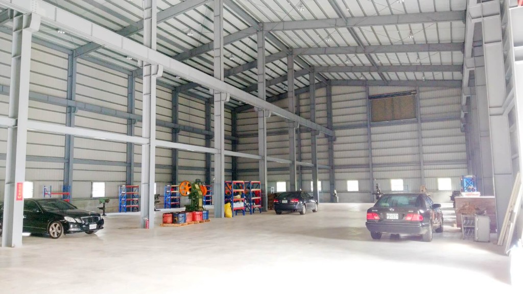 龍潭高原交流道旁高11米廠房