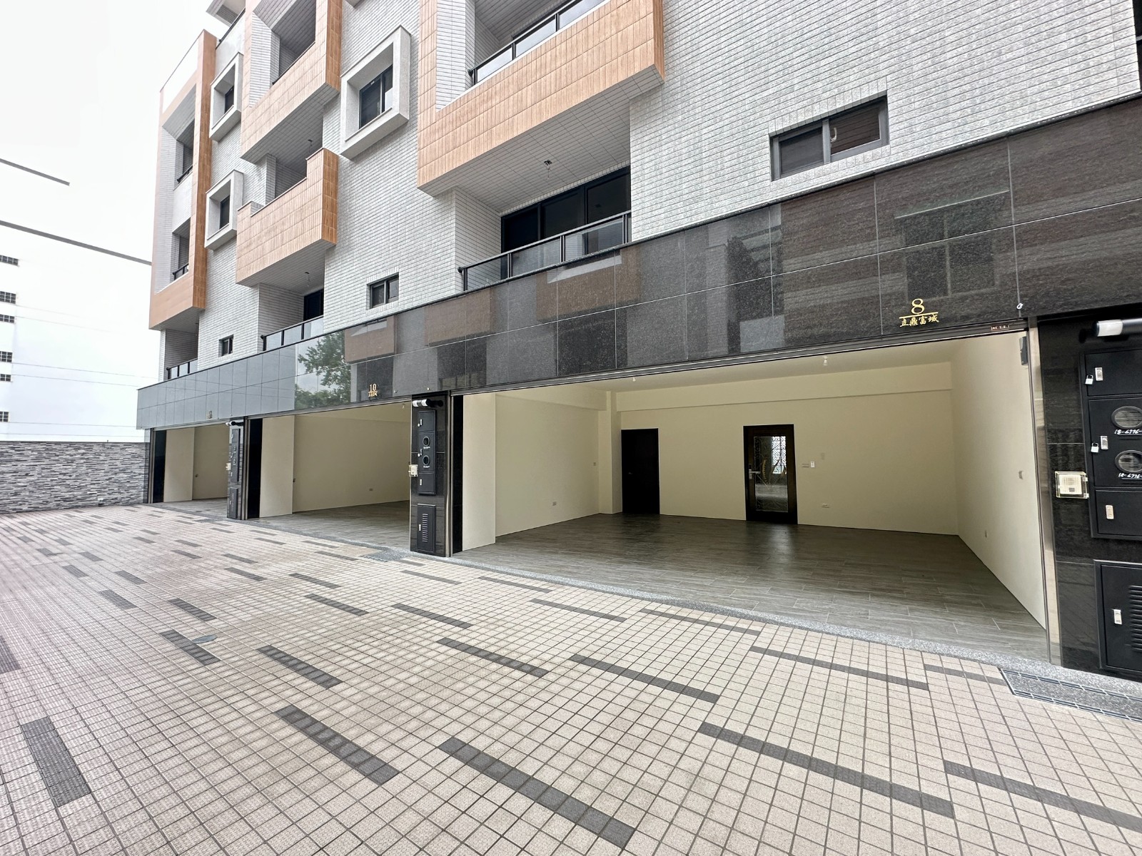 ❤️草屯立鼎富域雙車位電梯別墅