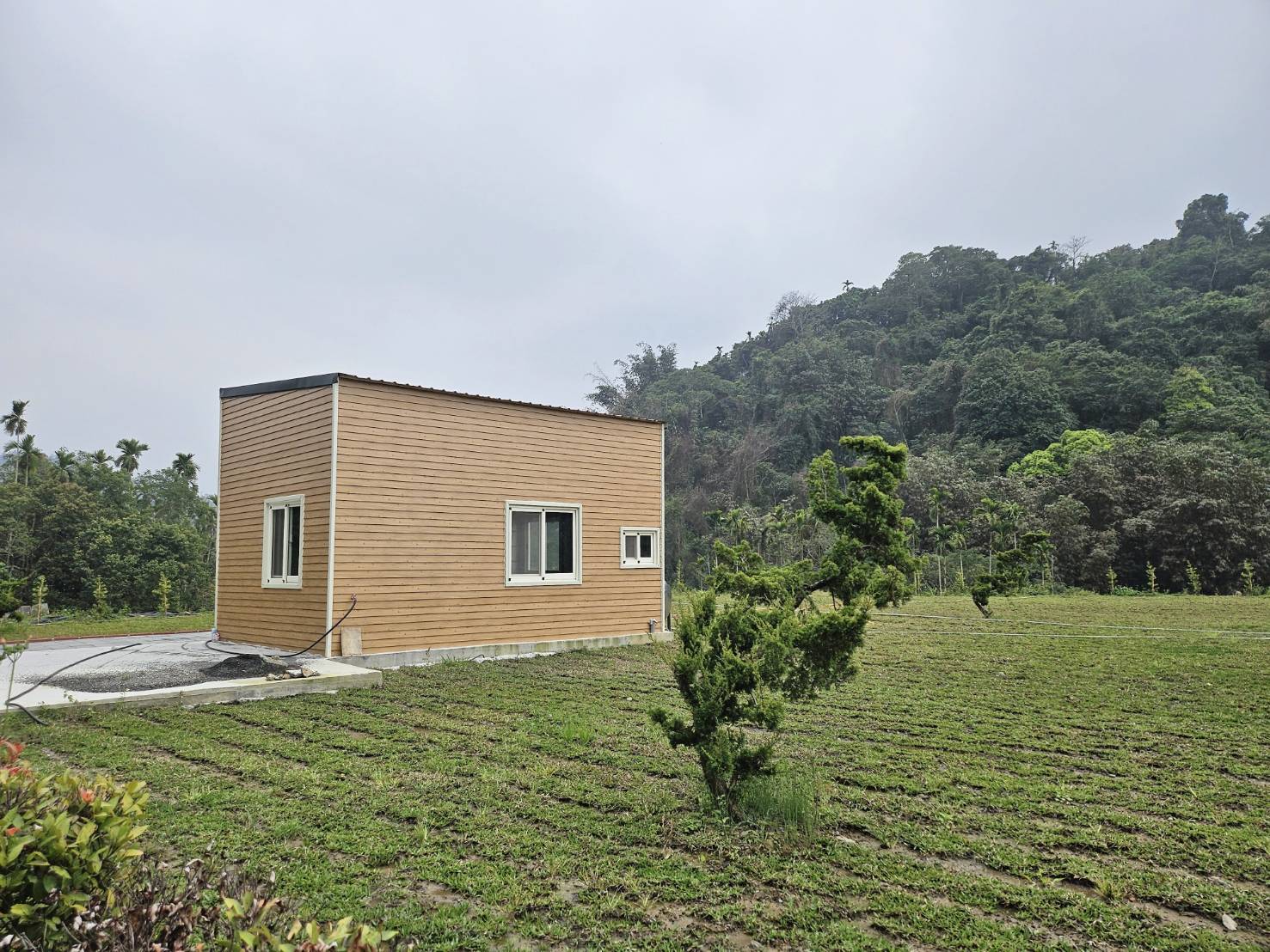 鹿谷近初鄉國小臨12米路合法資材室景觀農地