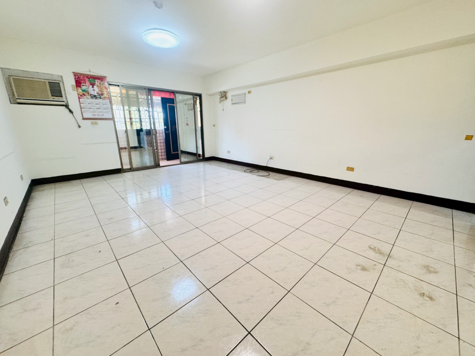 ❤️ 草屯舜邦龍門三房車位華廈