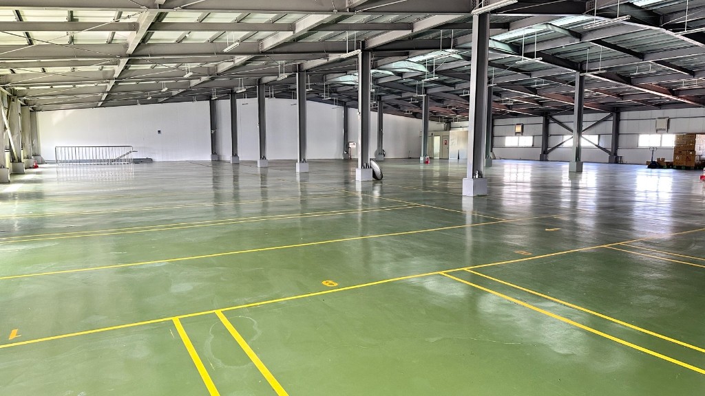 頂湖漂亮挑高方正廠房