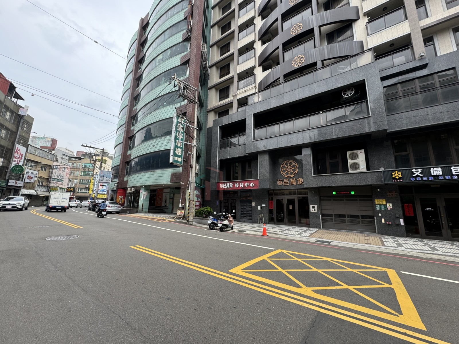 『租』中壢市中心旁一樓挑高店面