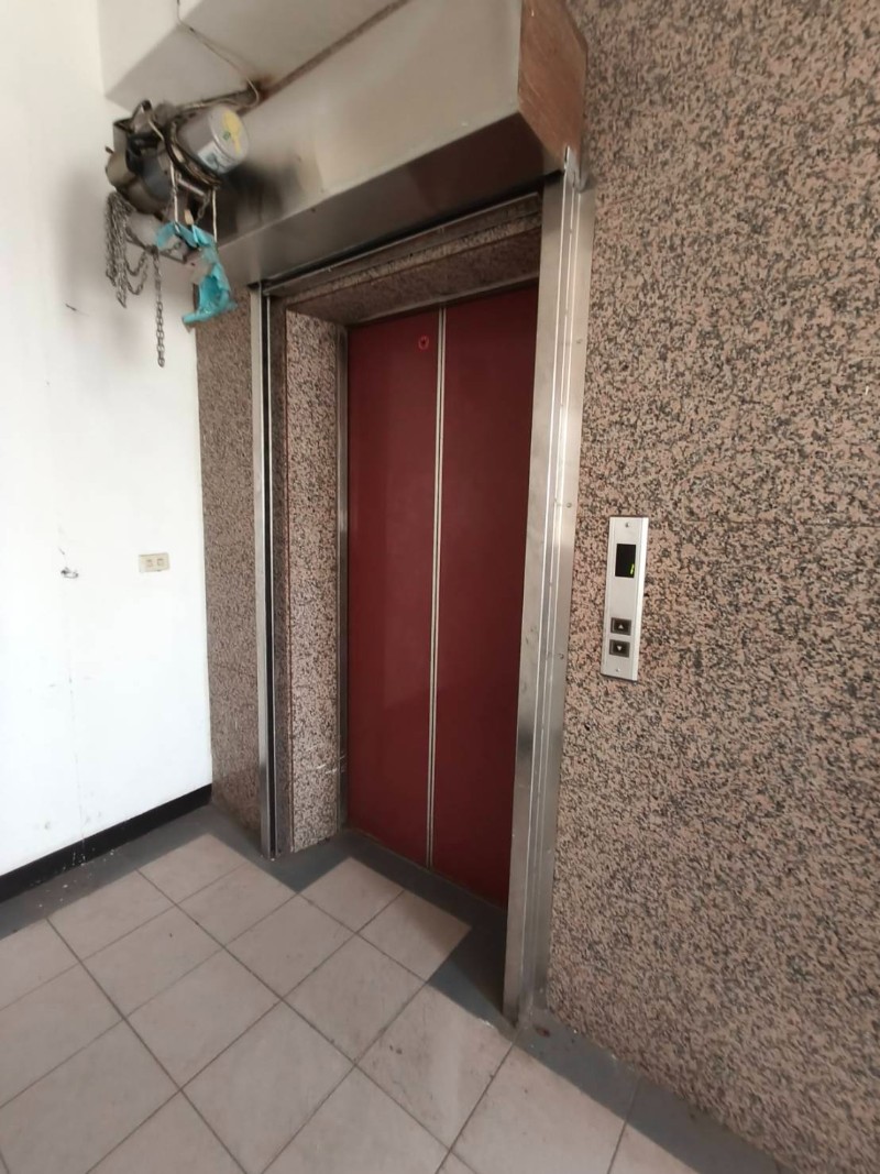 龜山2F貨梯可廠登廠房｜工業地買賣｜廠房買賣出租｜亞輪工業地廠房