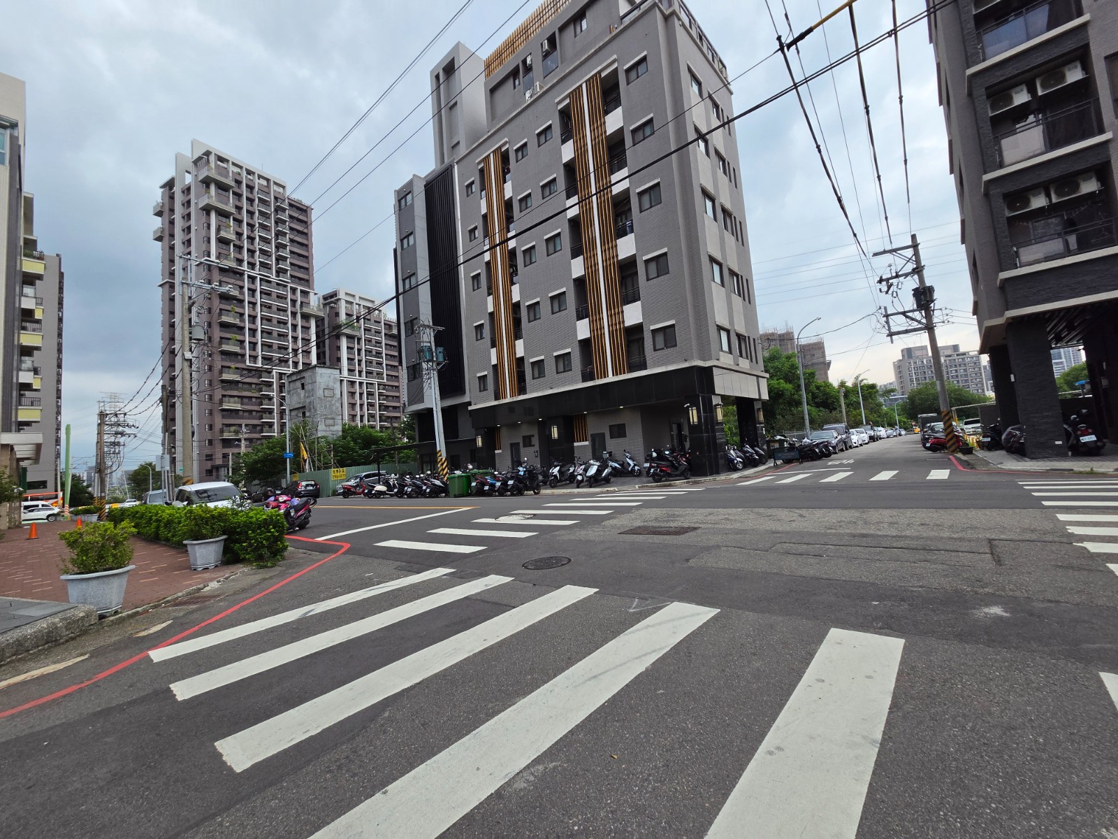南屯忠勇路旁角地