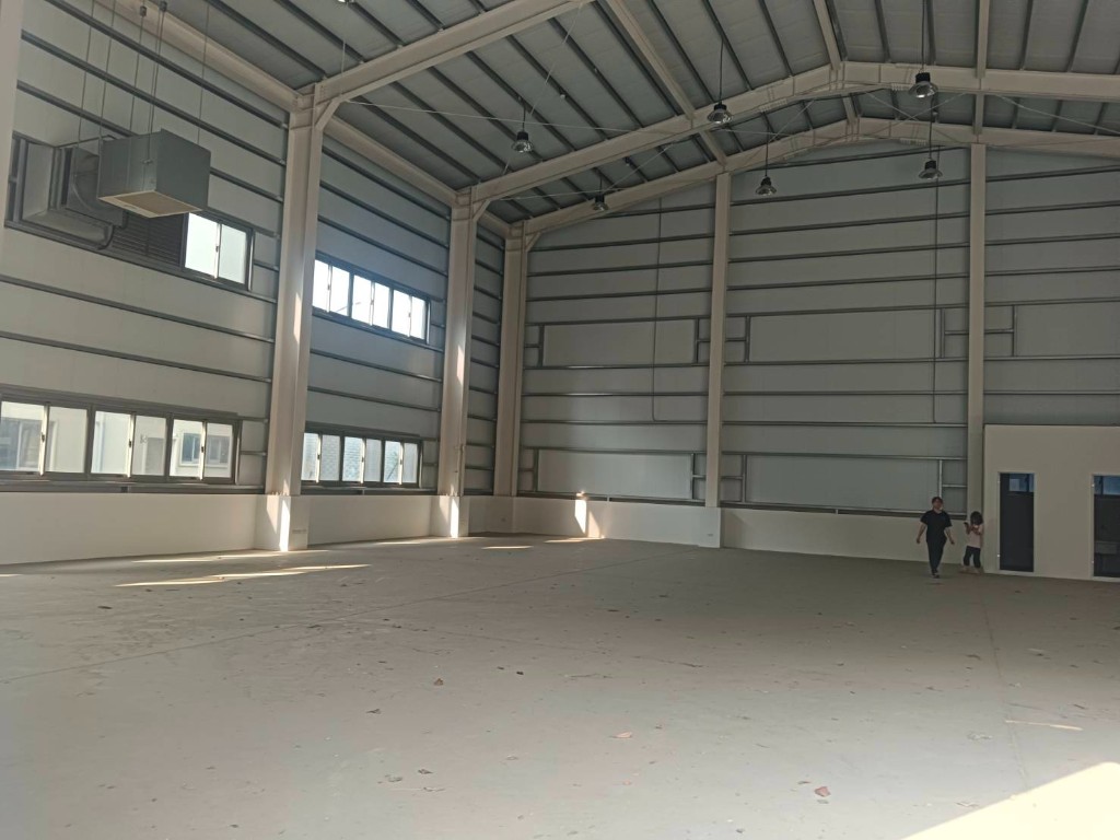 香山近台1線挑高貨梯可廠登碼頭廠房｜工業地買賣｜廠房買賣出租｜亞輪工業地廠房