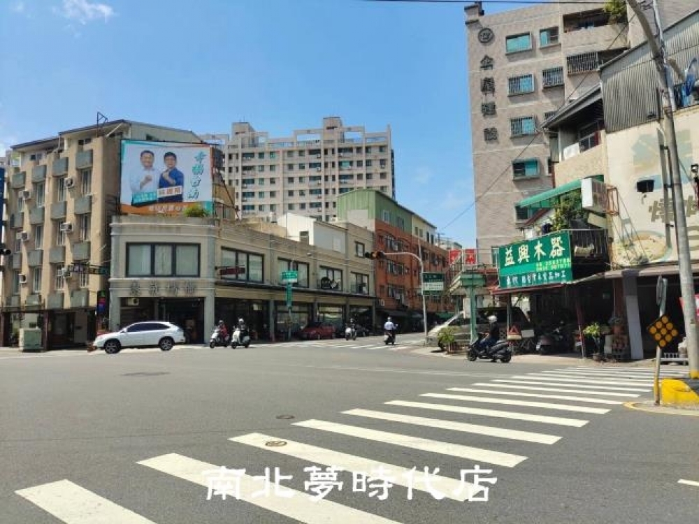中西區~民權路近臨安路大面寬金店-洽0912 012 388 蔡銘勳