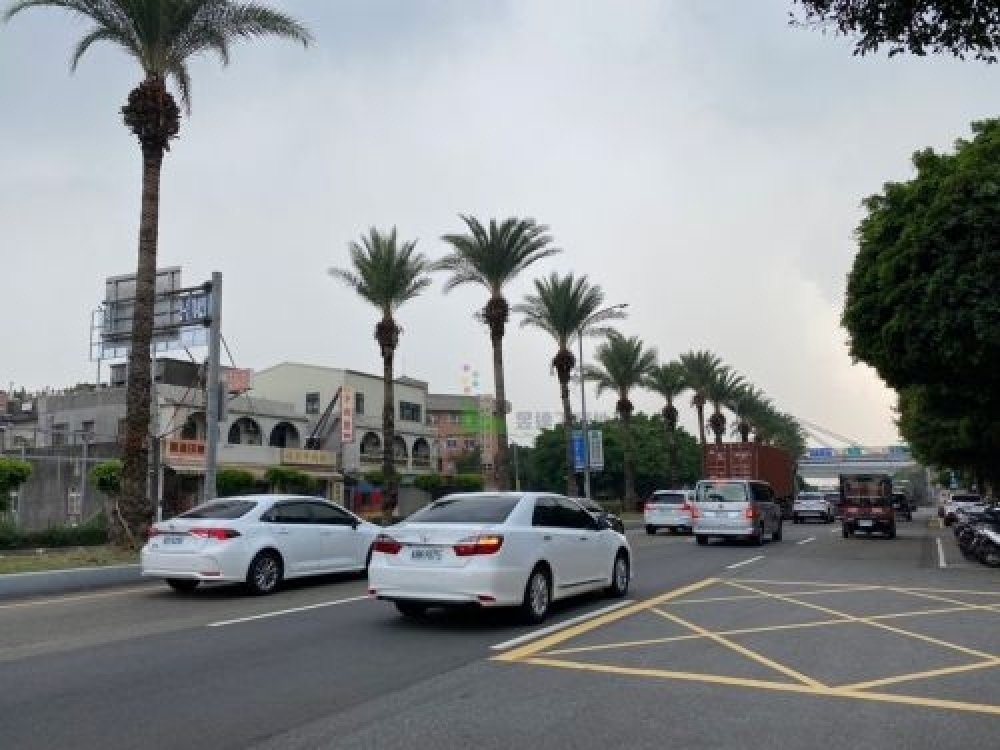 林口交流道三角窗店面倉庫