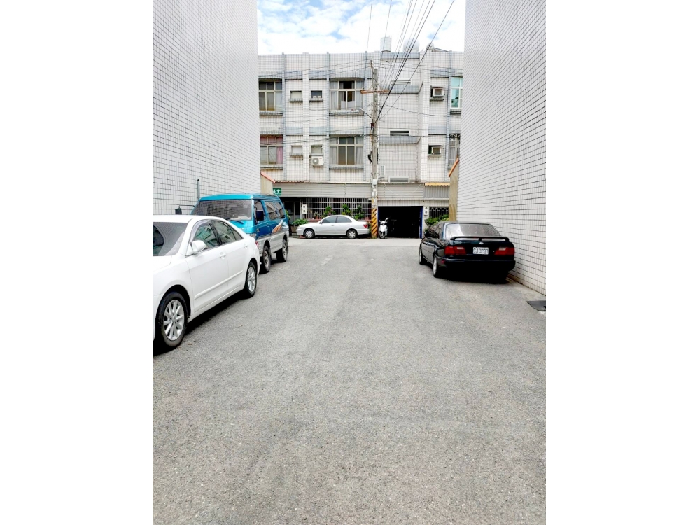 近交流道工業廠房  淑慧0963-371246