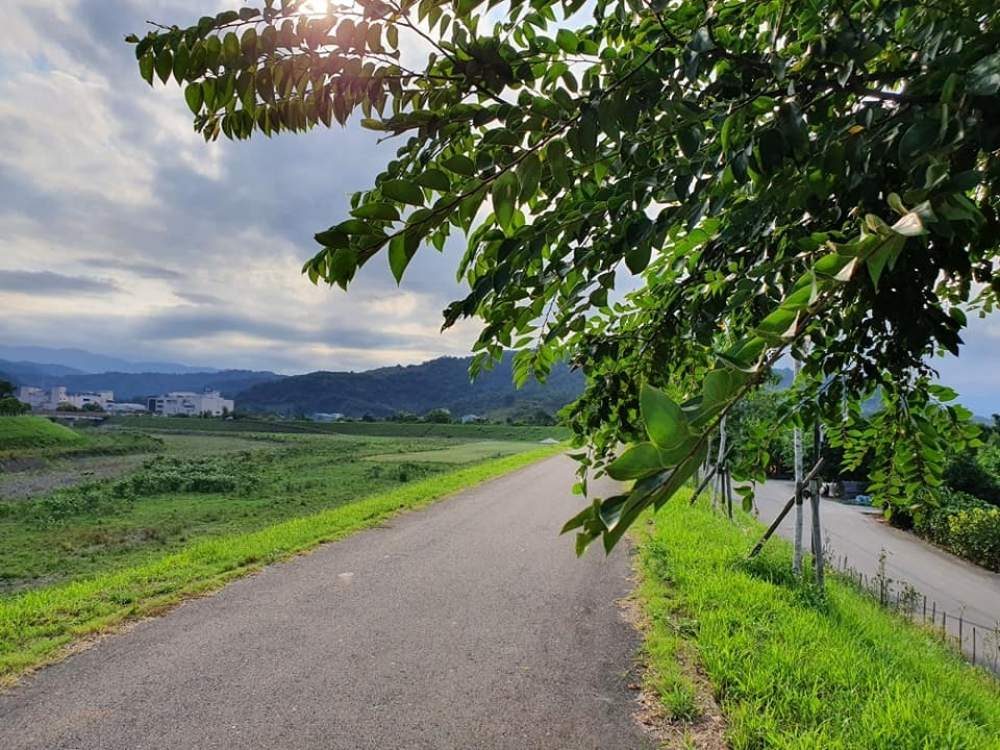 ★(仙女降落)【八寶臨溪第一排雙面路788足坪美地】