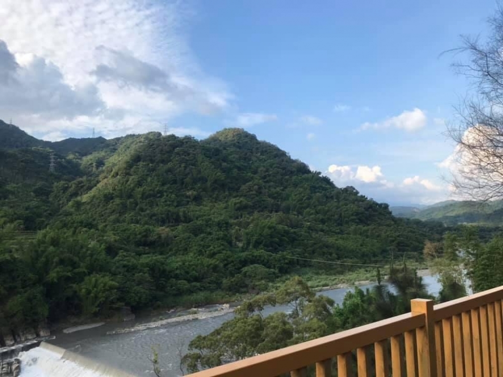 景觀餐廳臨路農地