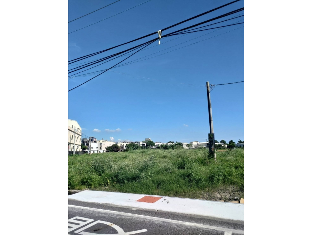 農地+廠房: 溪寮路三角窗農地，地點佳，增值快，投資自用皆宜.