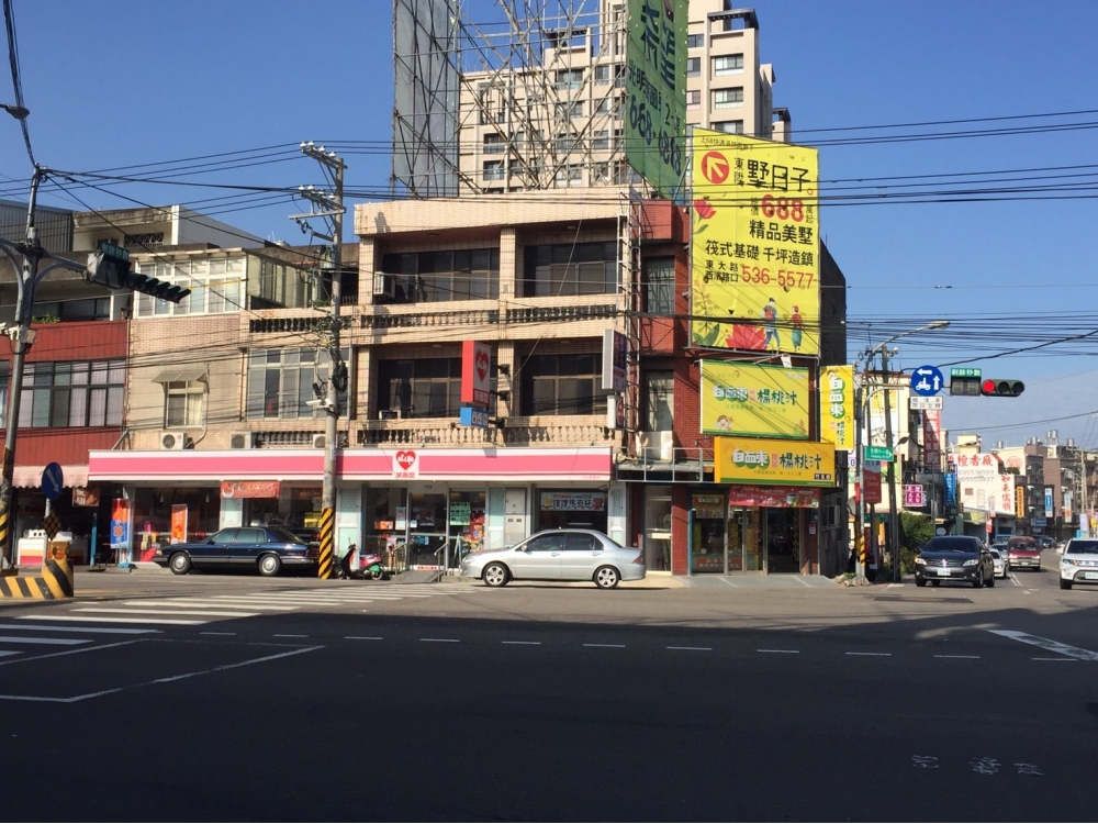 臨路大面寬角間住店